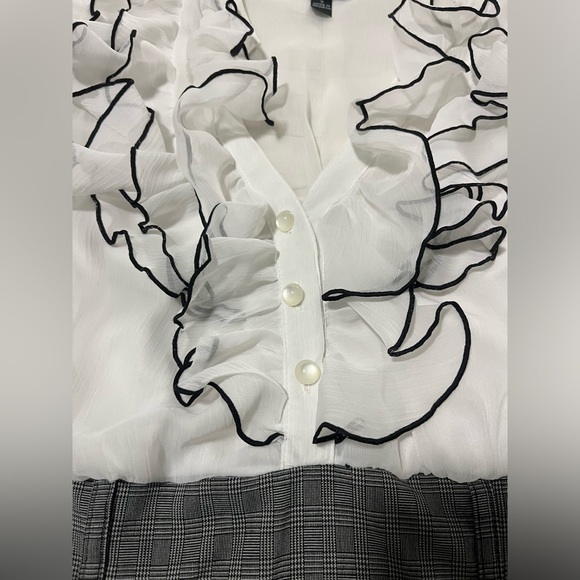 A. Byer black and white dress with belt. Size 7. - Picture 2 of 4